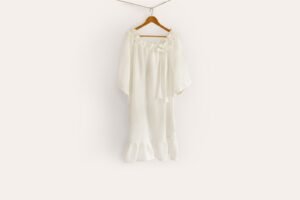 Trumpoji miego suknia